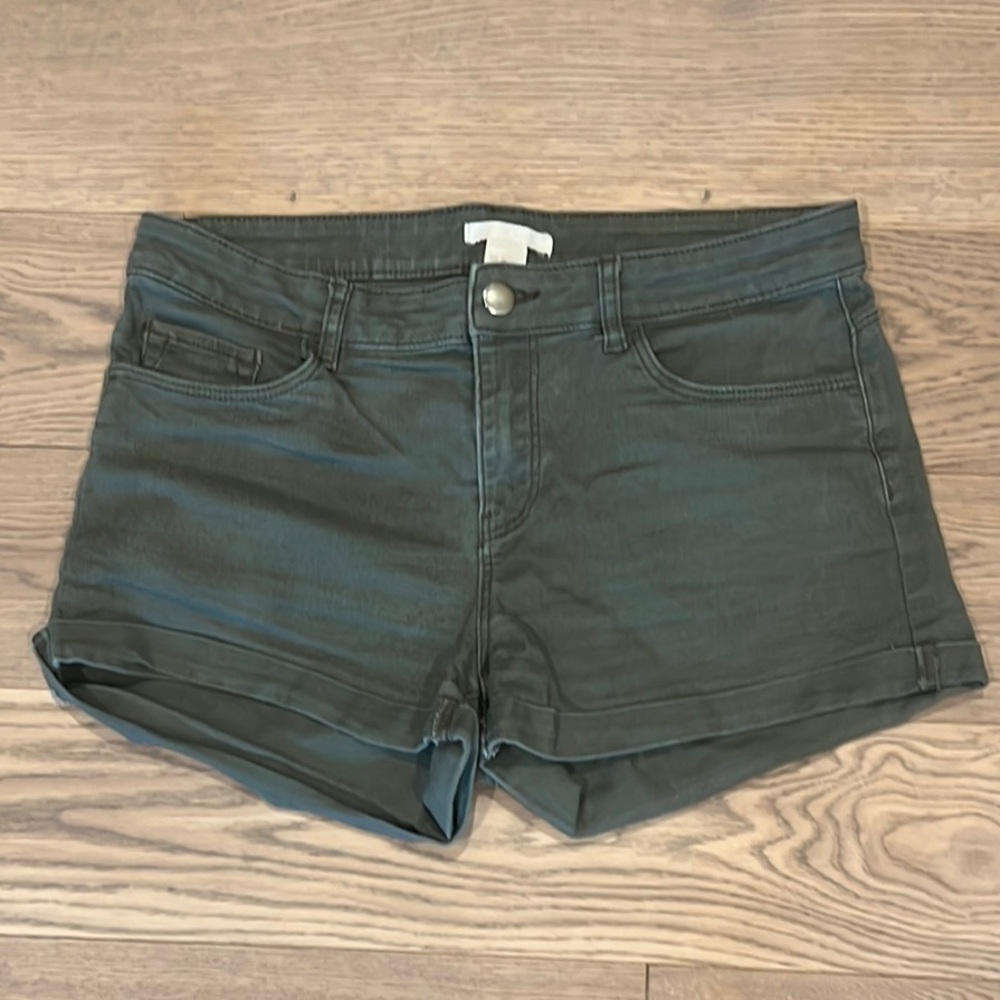 H&M Green Jean Shorts Trendy Cut-Off Style